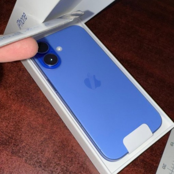 iPhone 16 1tb - Picture 1 of 4